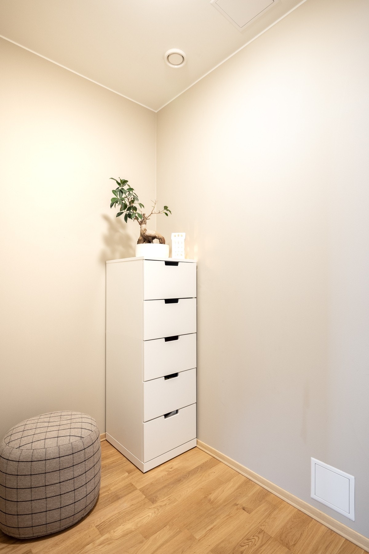 Utover den innvendige boden medfølger det også en kjellerbod på 5 kvm. Galleribilde