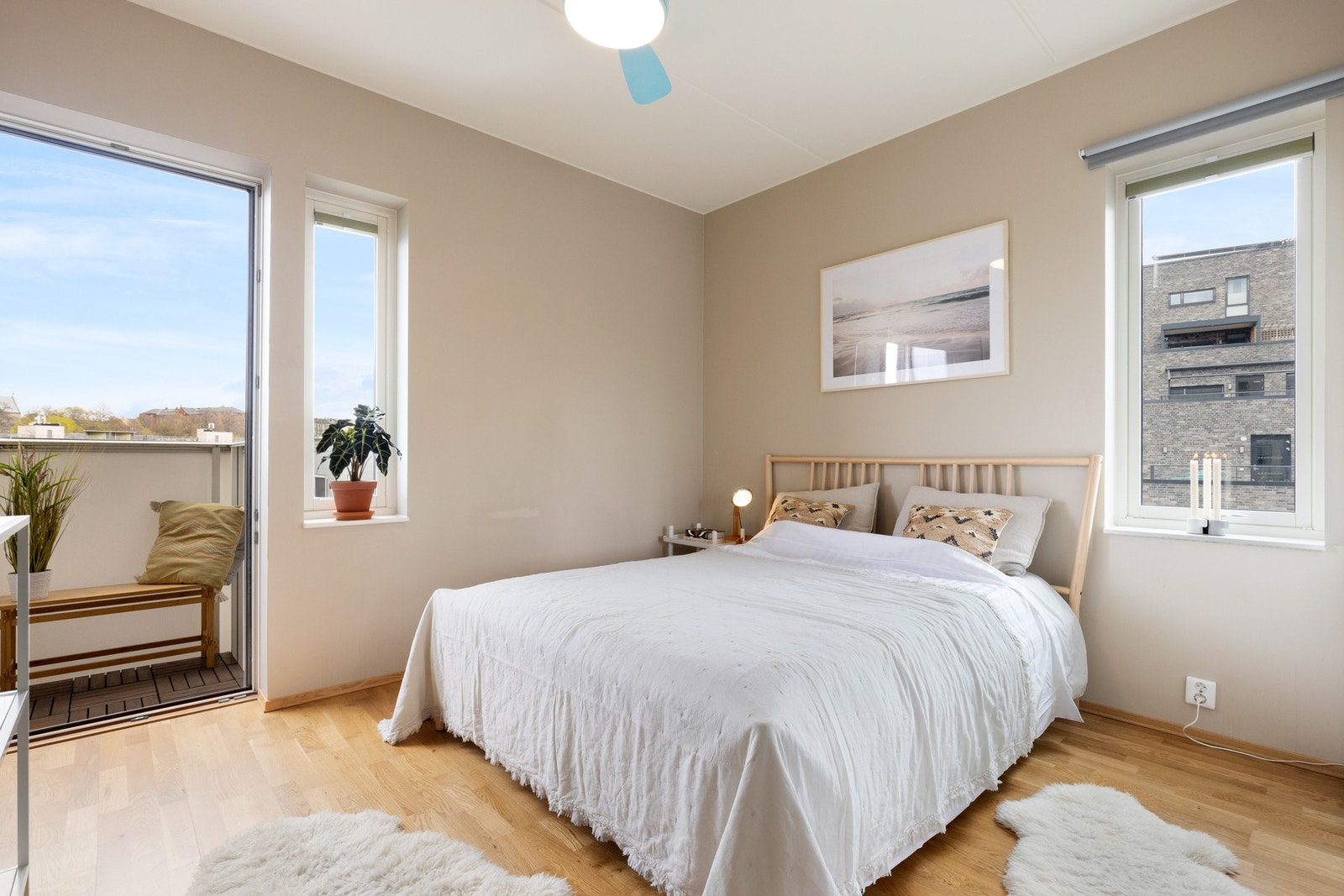 Her er det plass til dobbeltseng med tilhørende møblement. Galleribilde