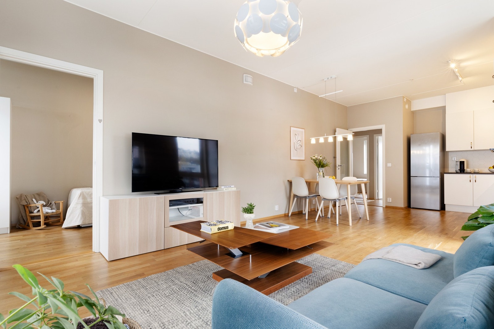 Visste du at varmtvann og fyring (a-konto) samt tv og bredbånd er inkludert i felleskostnadene? Dette bidrar til en mer oversiktlig privatøkonomi. Galleribilde