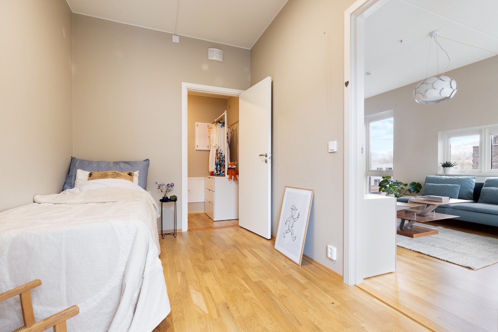 Det siste rommet har også plass til seng og tilhørende møblement. Galleribilde