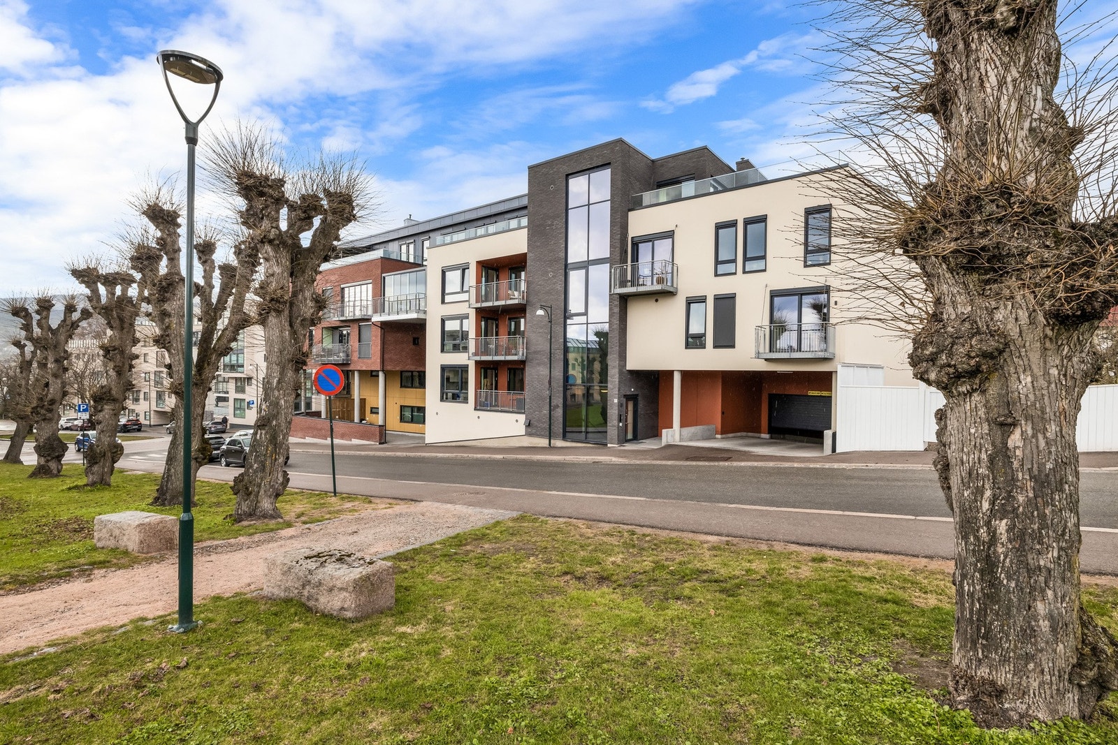 Meget luftig og fin beliggenhet grensende til en grønn oase midt i sentrum Galleribilde