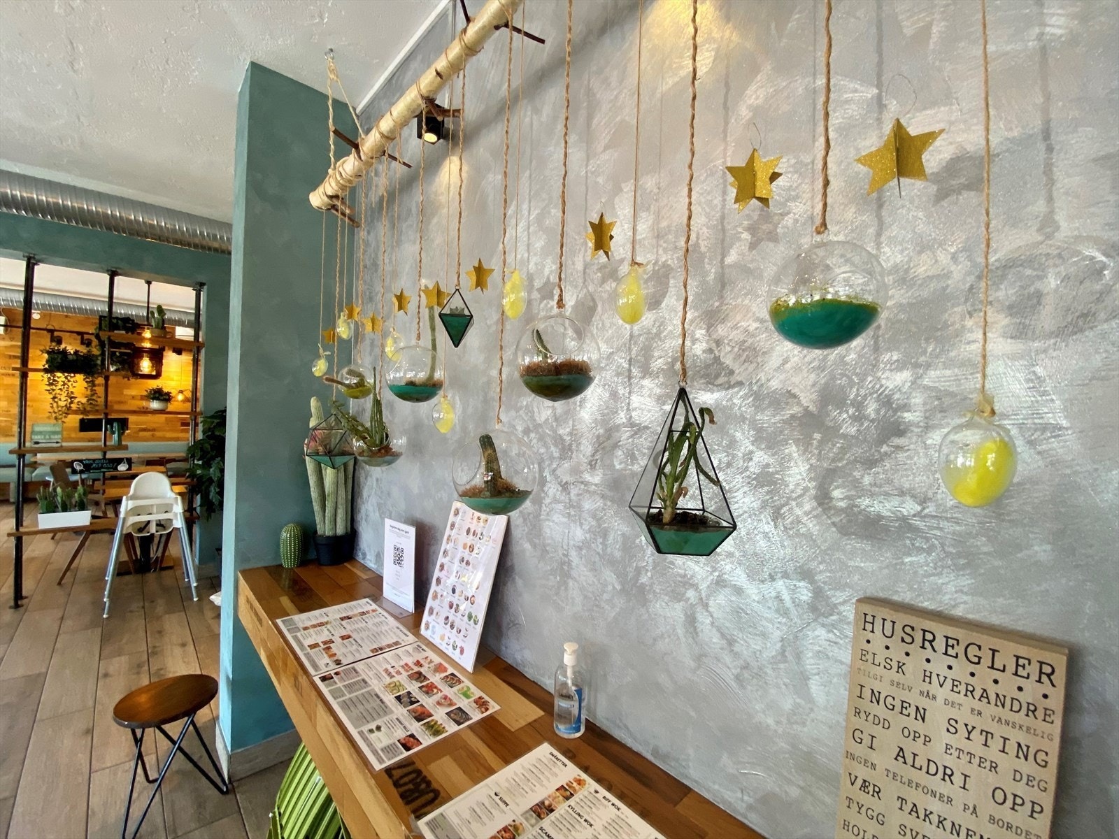 Kalbakken Stop & Go serverer friske og spennende asiatiske retter - ca 2-3 min gange fra boligen Galleribilde