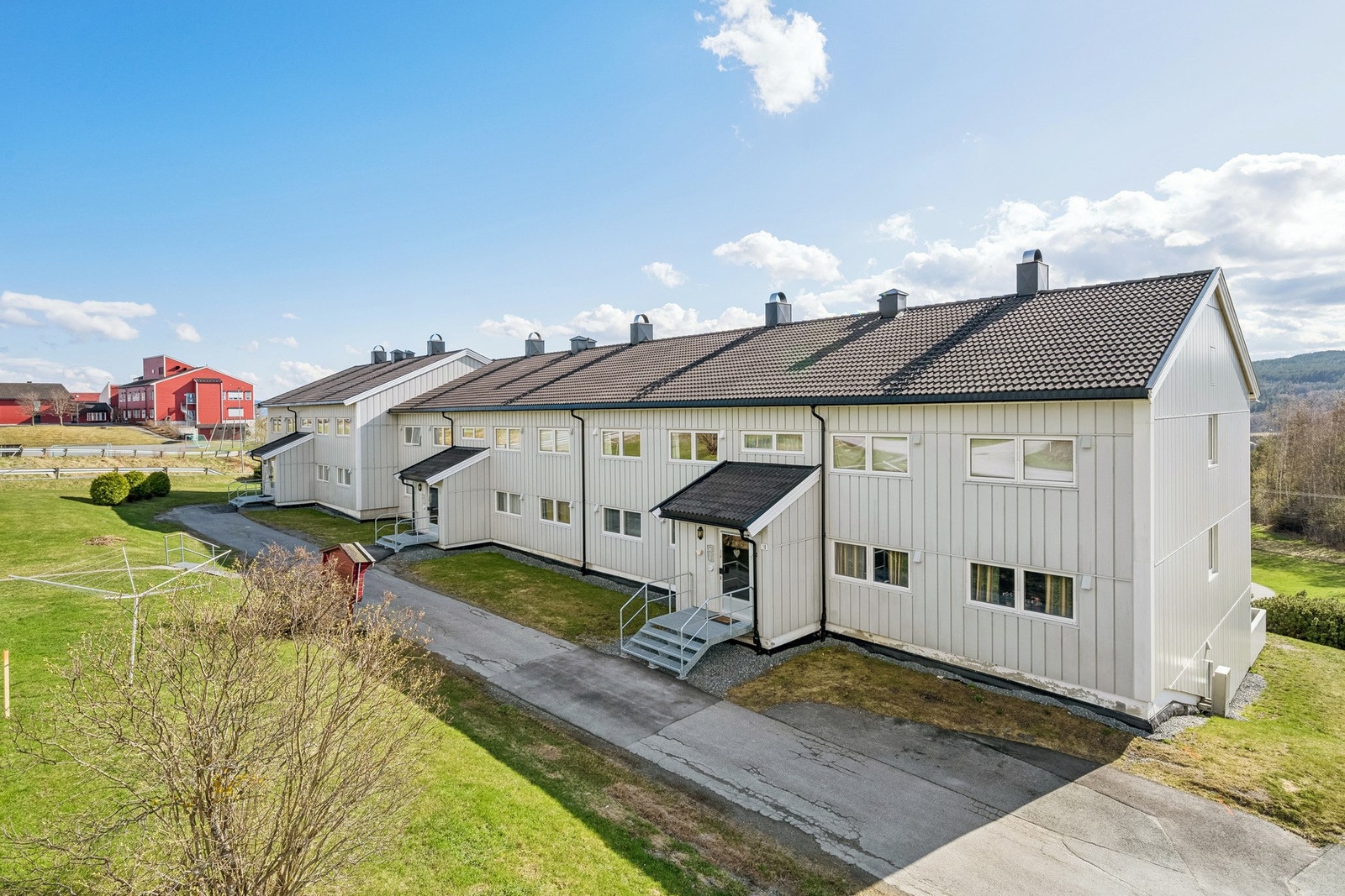 Valhallveien 18 ligger i populære Heradsbygda! Her har du gode bussforbindelser til Hønefoss sentrum. Galleribilde