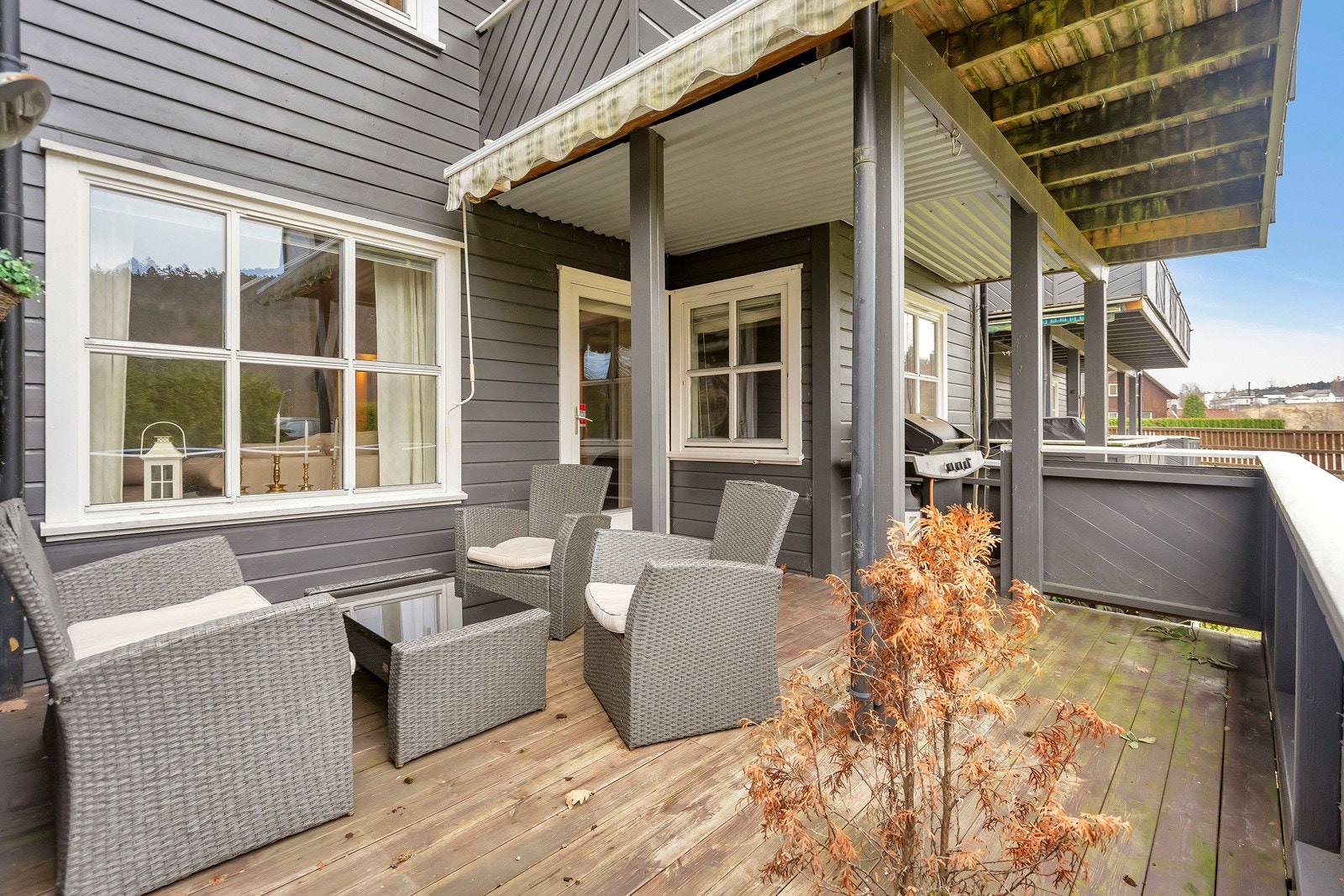 Stor solrik veranda Galleribilde