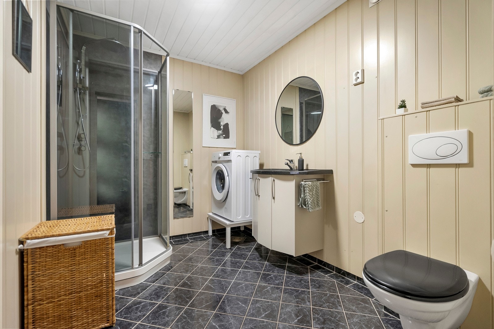 Bad oppgradert i 2006 med opplegg til vaskemaskin Galleribilde