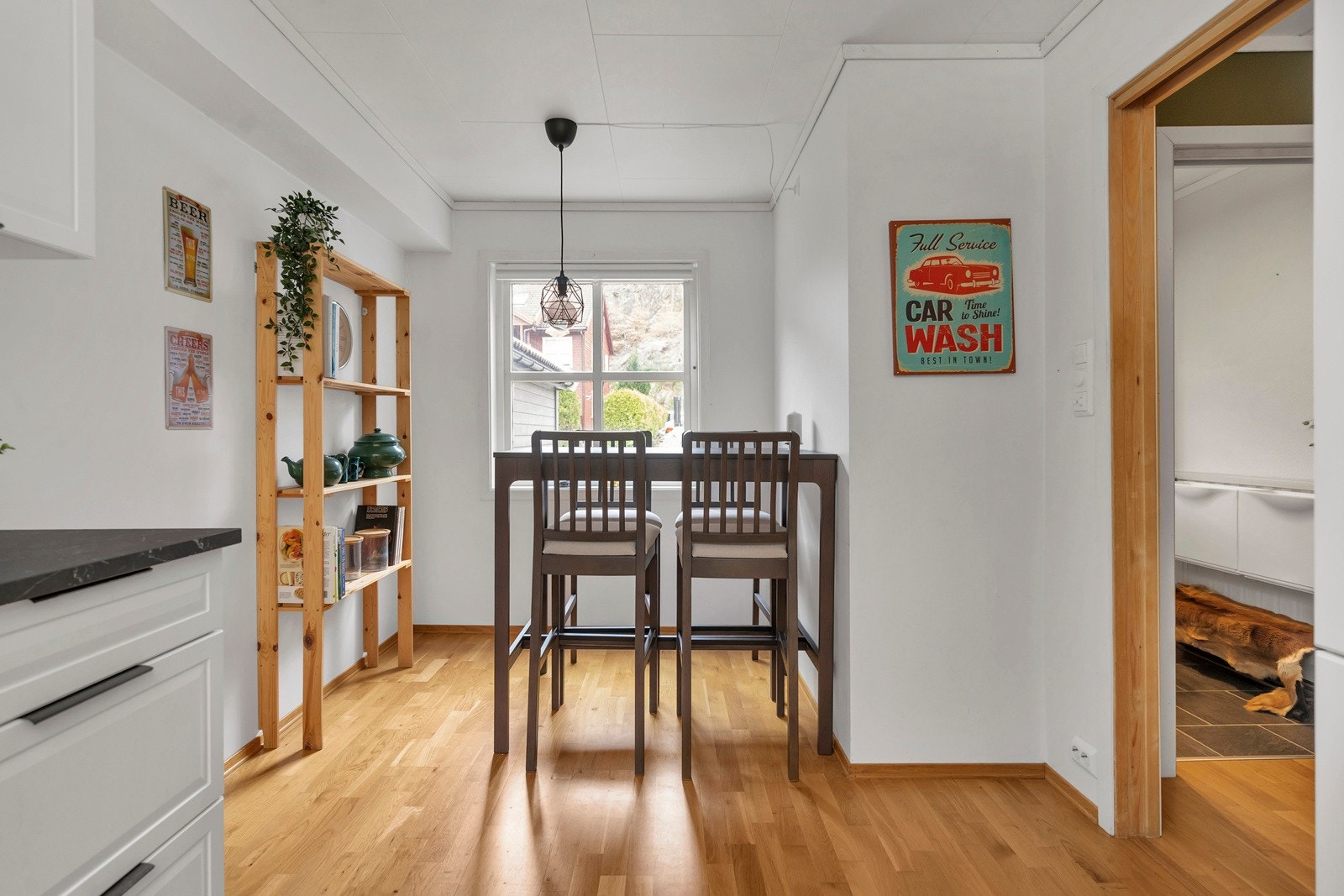 God plass til stort kjøkkenbord Galleribilde