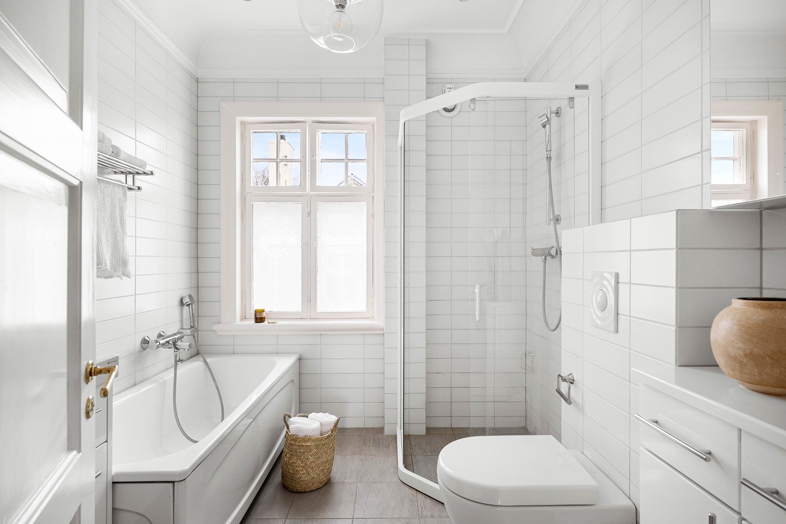 Badet i andre etasje ble renovert i 2009, og fremstår som velholdt og delikat. Galleribilde