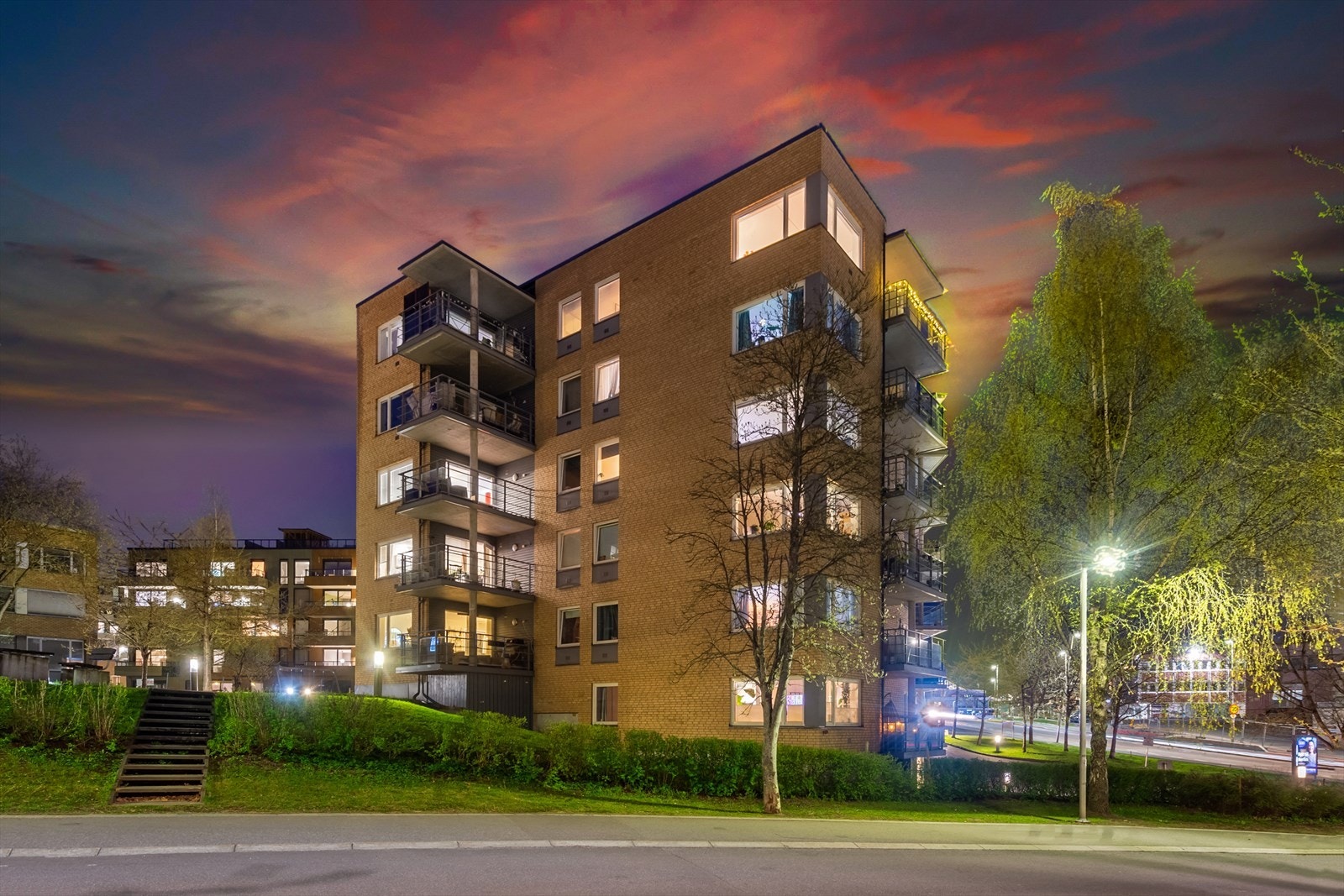 Leiligheten har sentral beliggenhet i et etablert boligområde på Ensjø med kort vei til kafeer, butikker og offentlig kommunikasjon Galleribilde