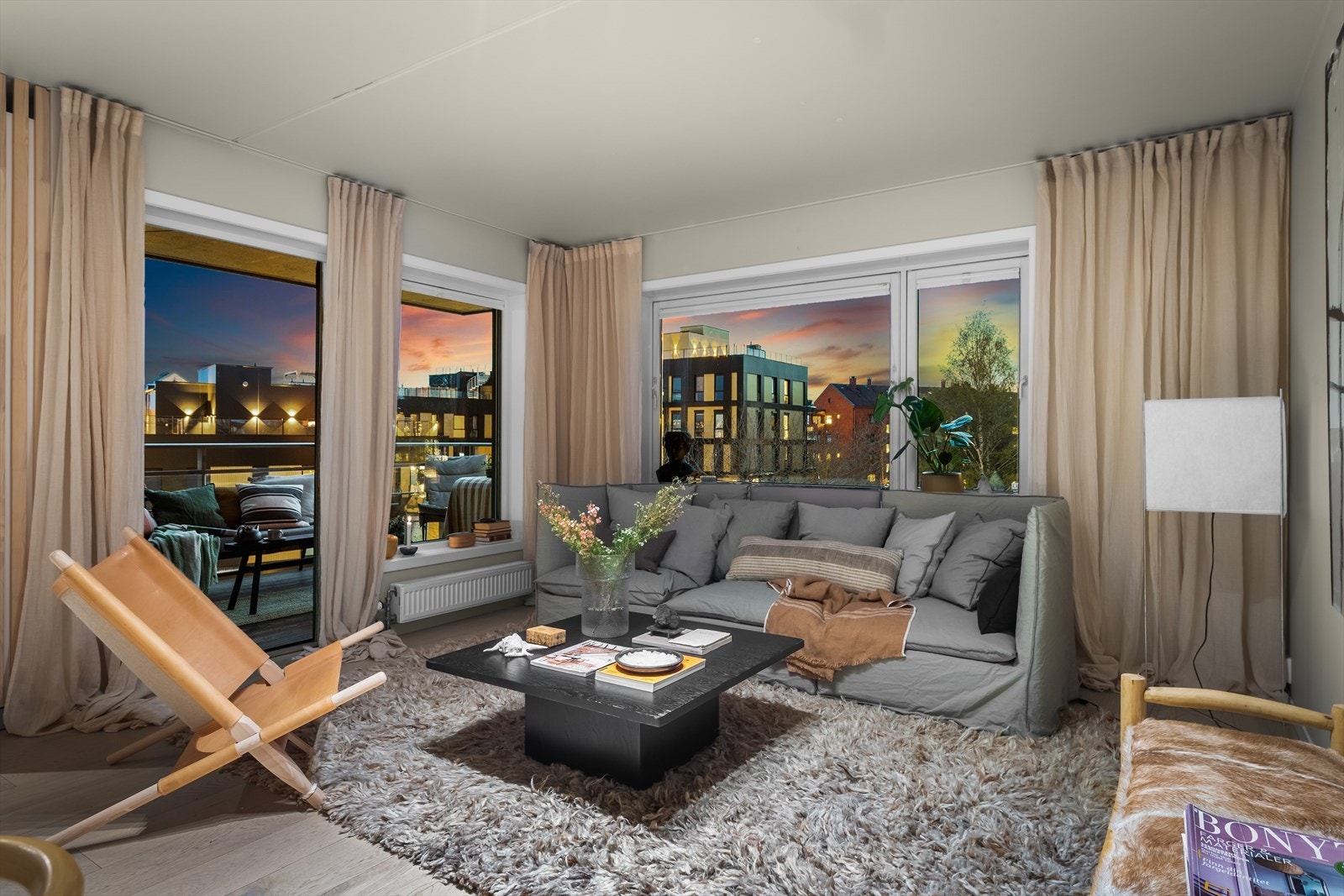 Leiligheten ligger høyt og fritt i 4.etasje med heis Galleribilde