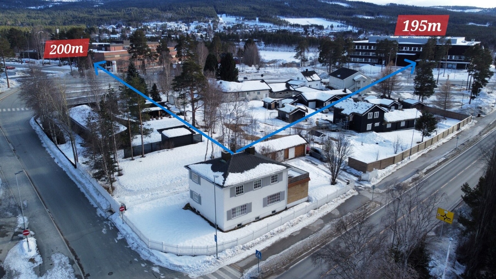 Ca. 195 m til Nord-Østerdal videregående. Ca. 200m til Sykehuset Innlandet Tynset Galleribilde