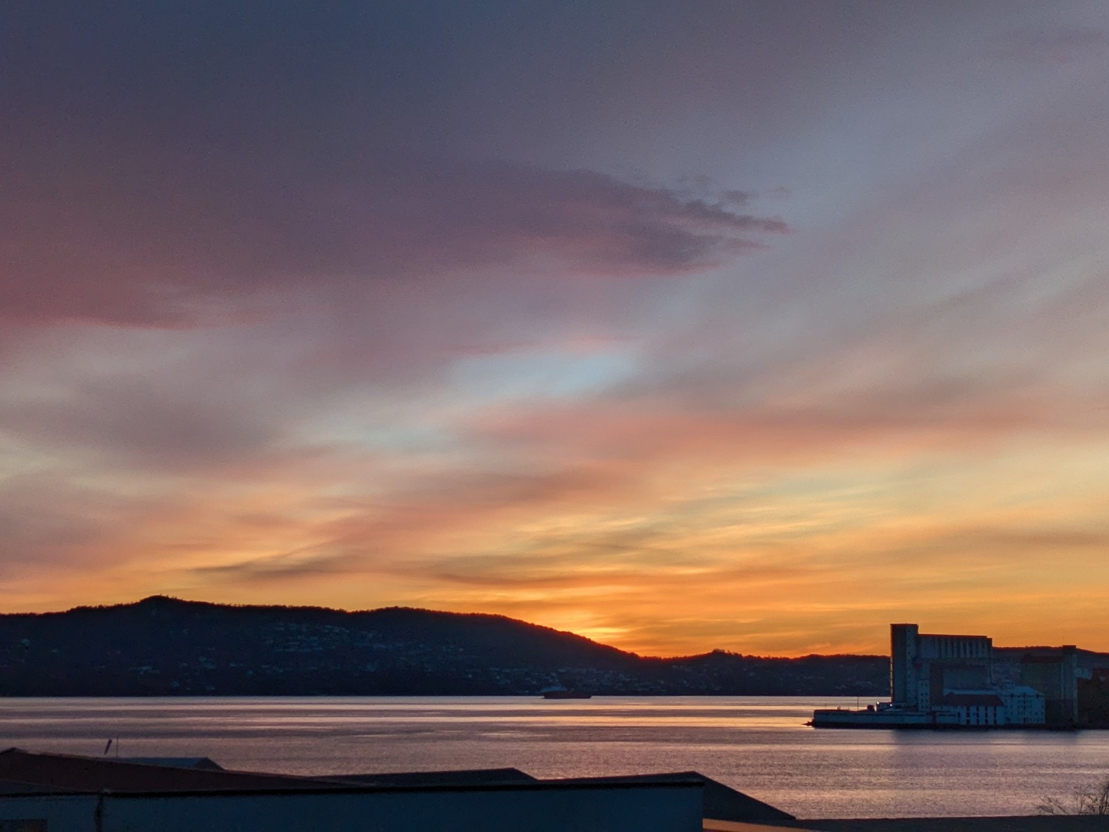 Bilde tatt av selger fra stuevindu. Galleribilde