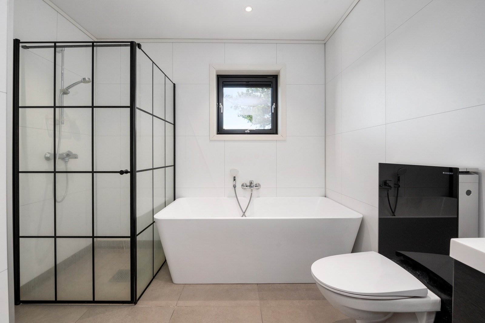 Badet har et stilrent og moderne utrykk. Galleribilde