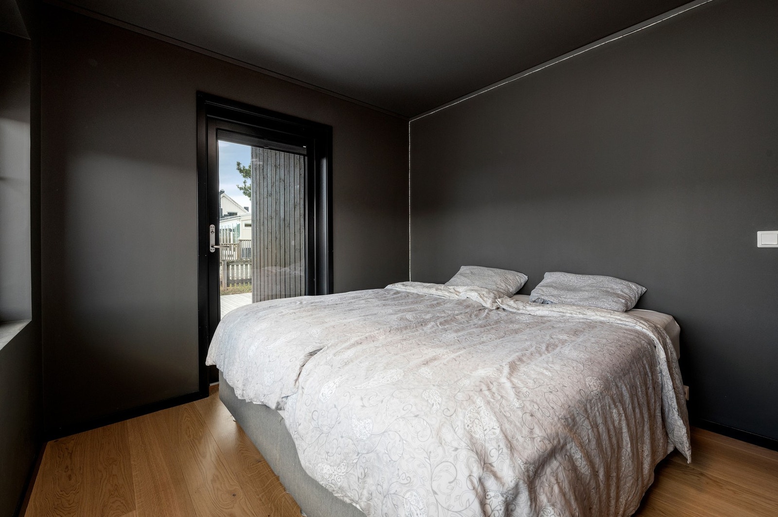 Romslig soverom i første etasje på 10 kvm. Galleribilde