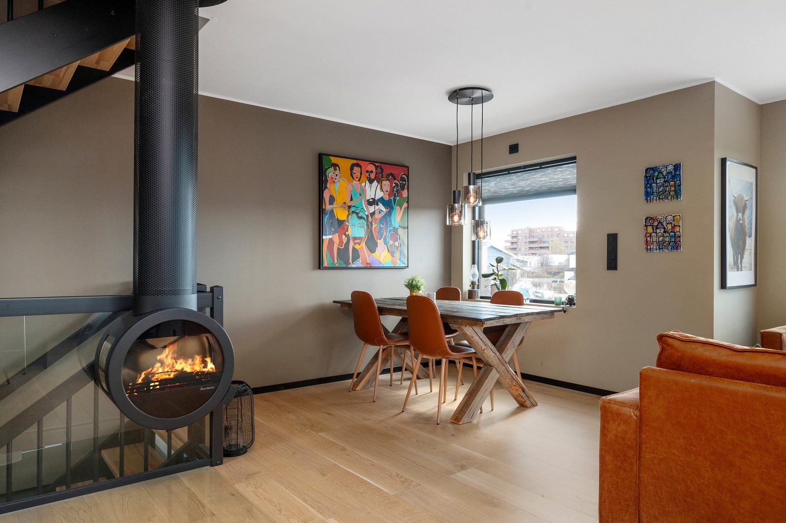 Du har god plass til både sittegruppe og spisegruppe. Galleribilde