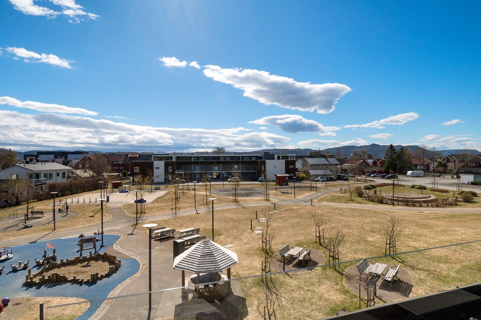 Terrasse i tredje etasje med gode solforhold, velkommen inn. Galleribilde