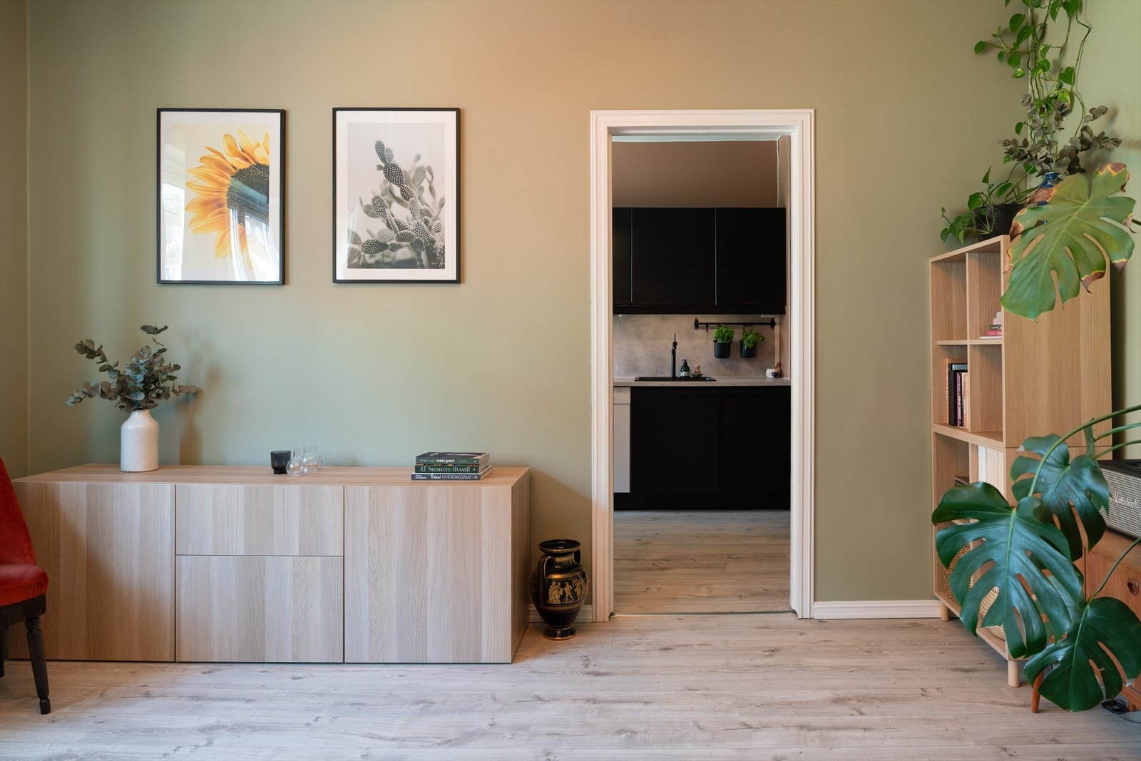 Kjekt å vite er at både varmtvann og fyring er inkludert i felleskostnadene samt internett. Galleribilde