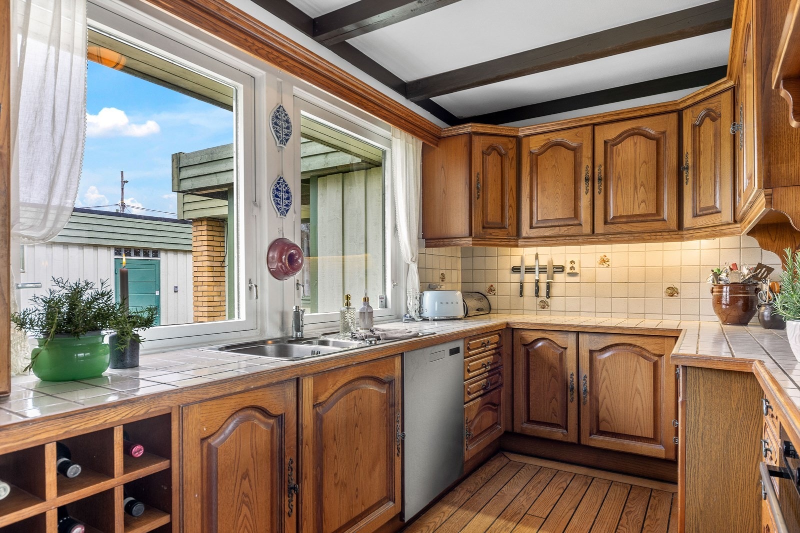 Kjøkkeninnredning fra Arthur Bonnet, med profilerte fronter i heltre eik Galleribilde