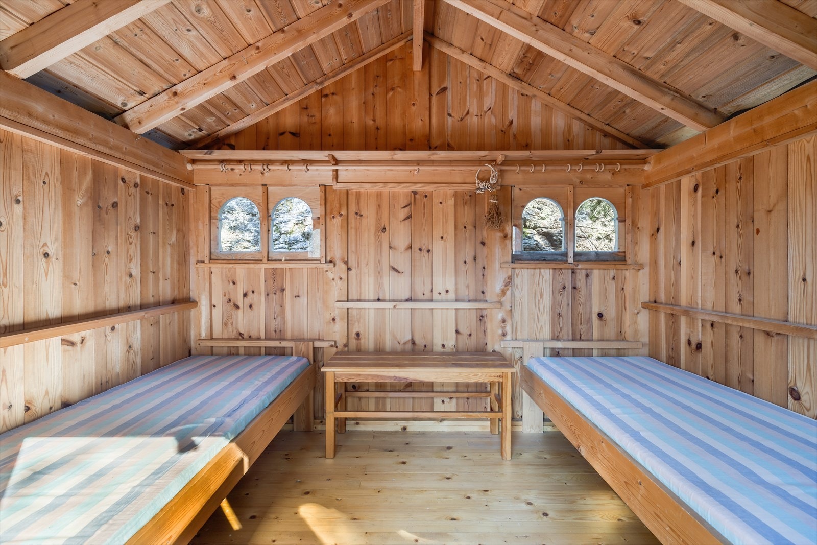 Romslig anneks. Anneks er innredet og omgjort uten at dette er søkt om og uten at nødvendig godkjennelse er gitt av kommunen. Galleribilde