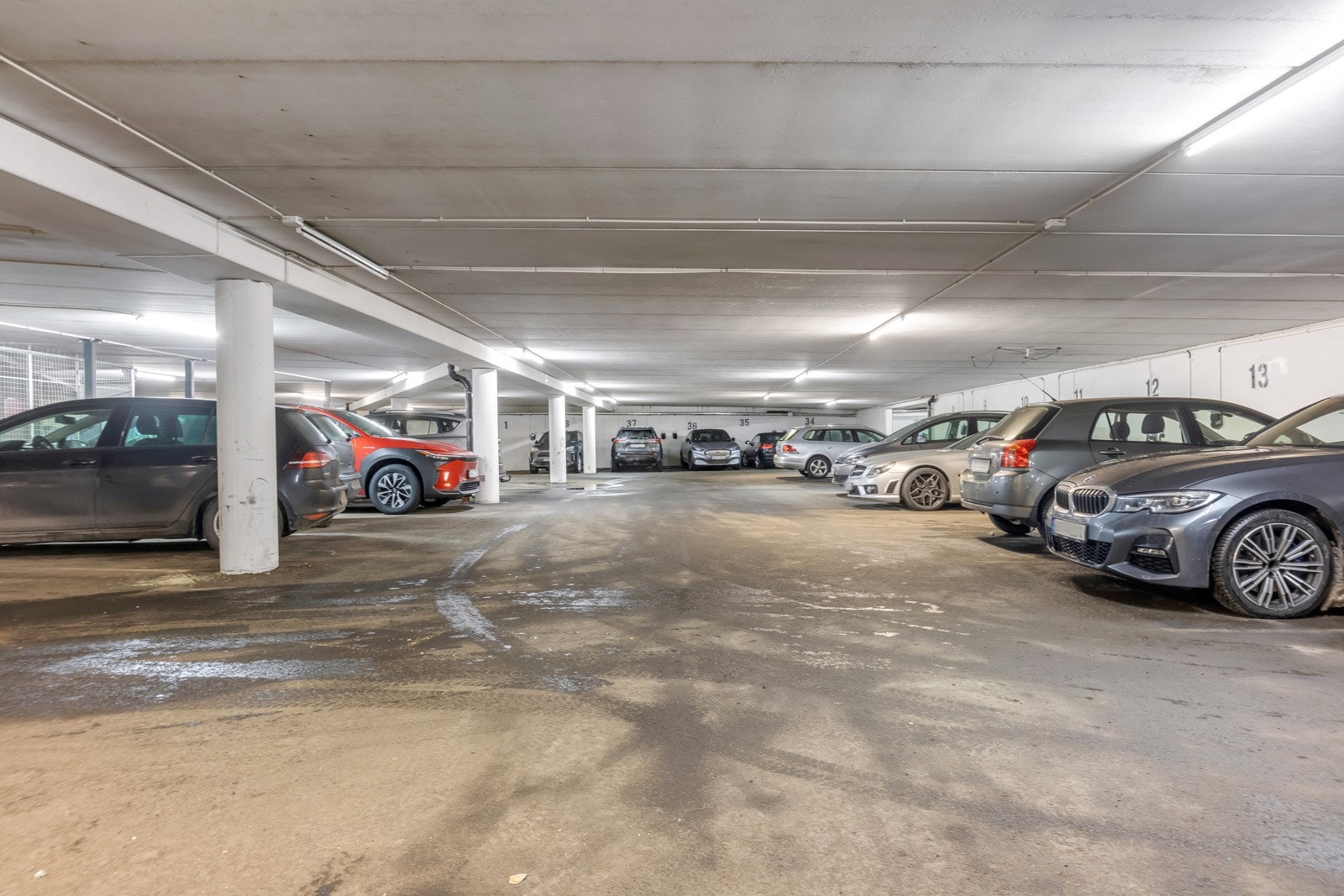 Garasjekjeller. Galleribilde