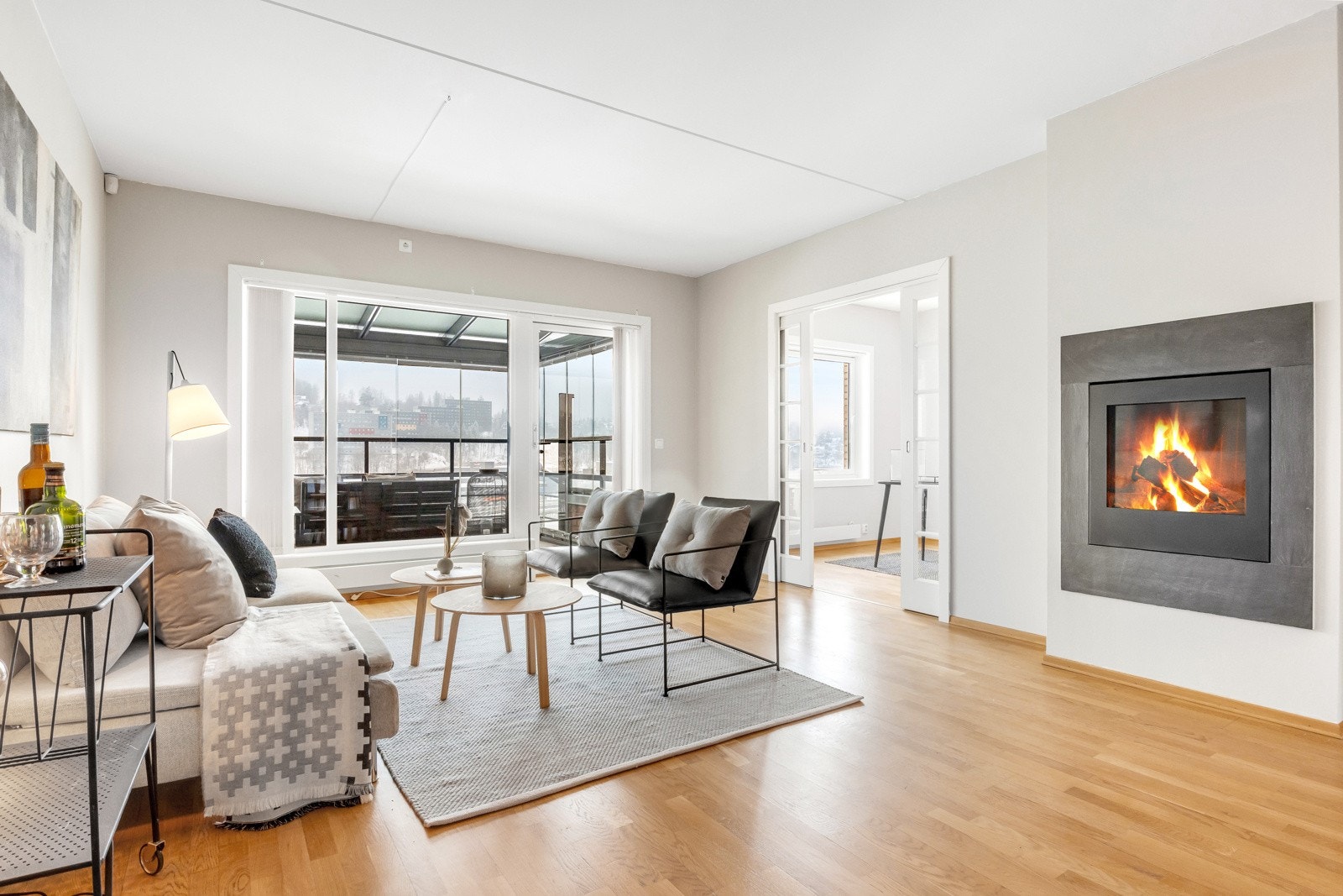 Hyggelig og moderne gasspeis som gir god varme på kalde vinterdager. Galleribilde