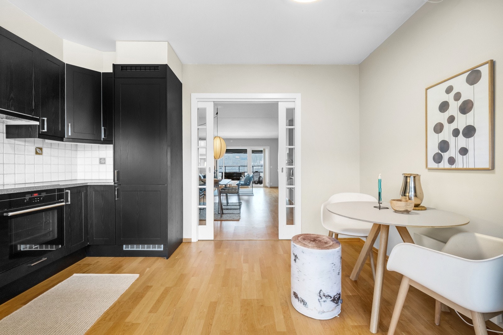 Plass til spisebord på kjøkkenet. Galleribilde