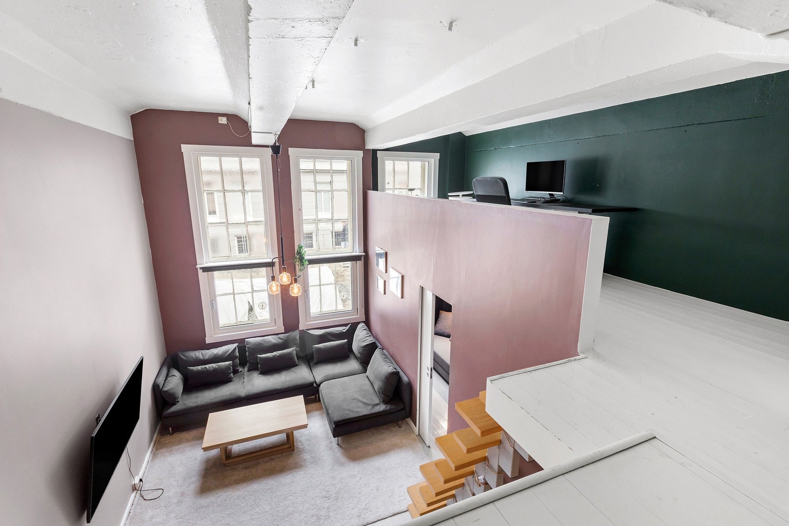 Velkommen til Innherredsveien 61D! En lekker studioleilighet med særpreg, høy himling og store vindusflater Galleribilde