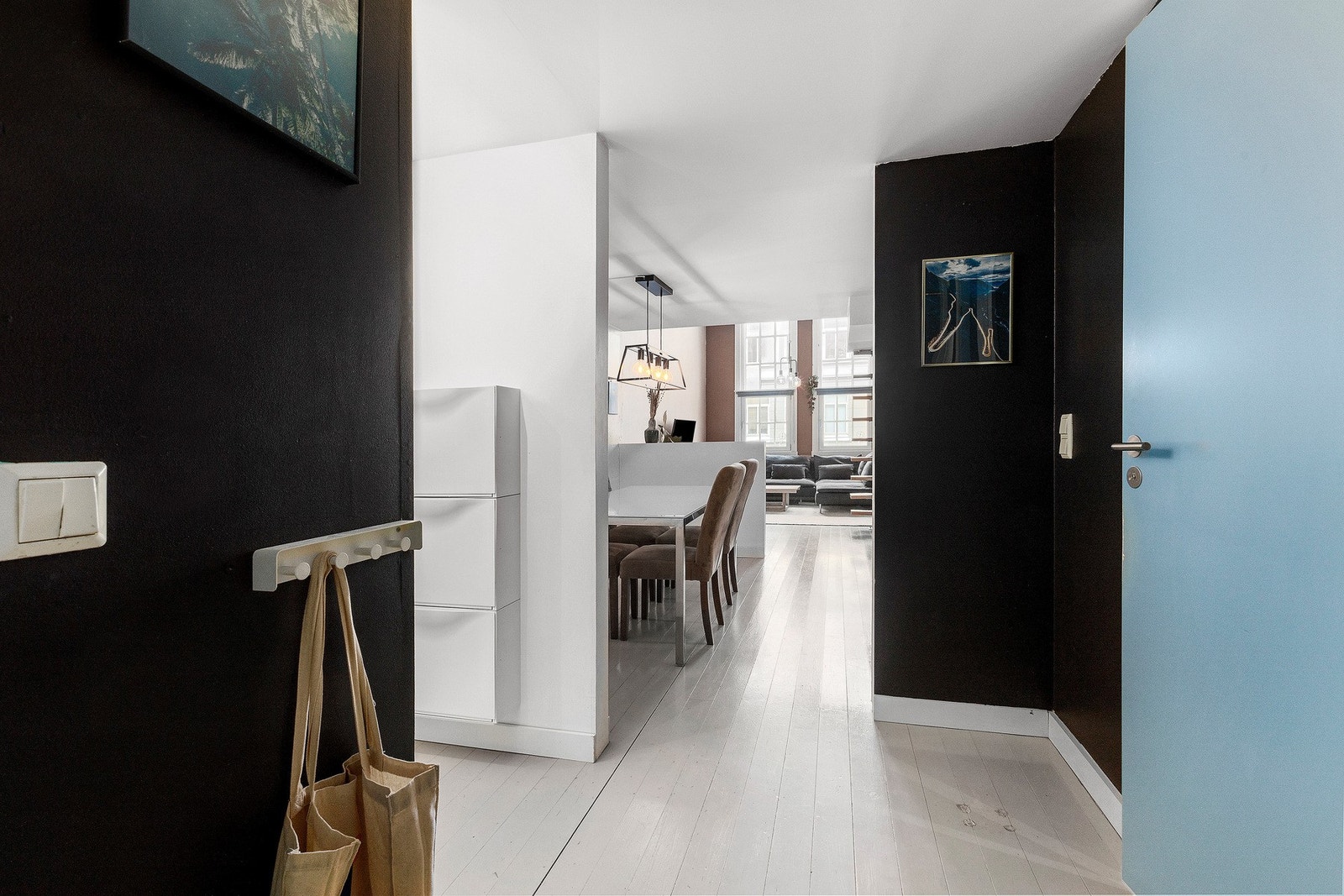 Her kommer du inn i en lys og inbydene gang Galleribilde