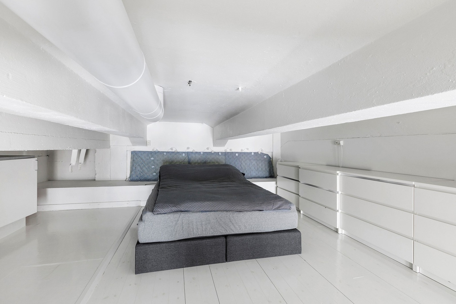 Dagens eier har benyttet hems til soverom og kontor Galleribilde