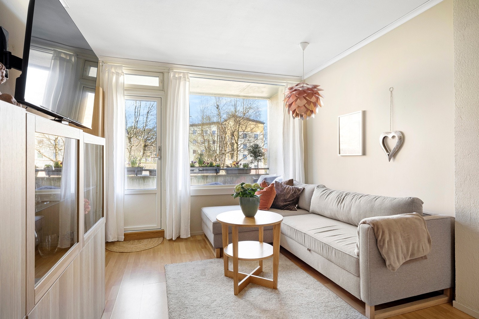 Velkommen til en flott og lys leilighet i Peder Saxes Gate 17. Galleribilde