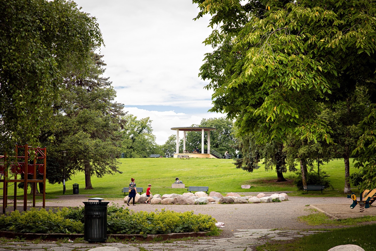 Store parkområder i området. Galleribilde