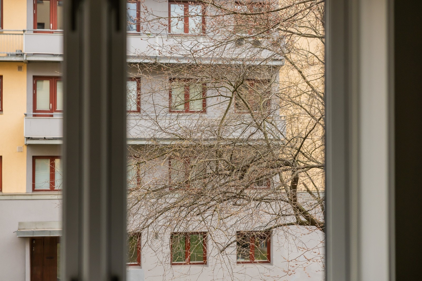 Utsikt fra soverom mot indre gård. Galleribilde