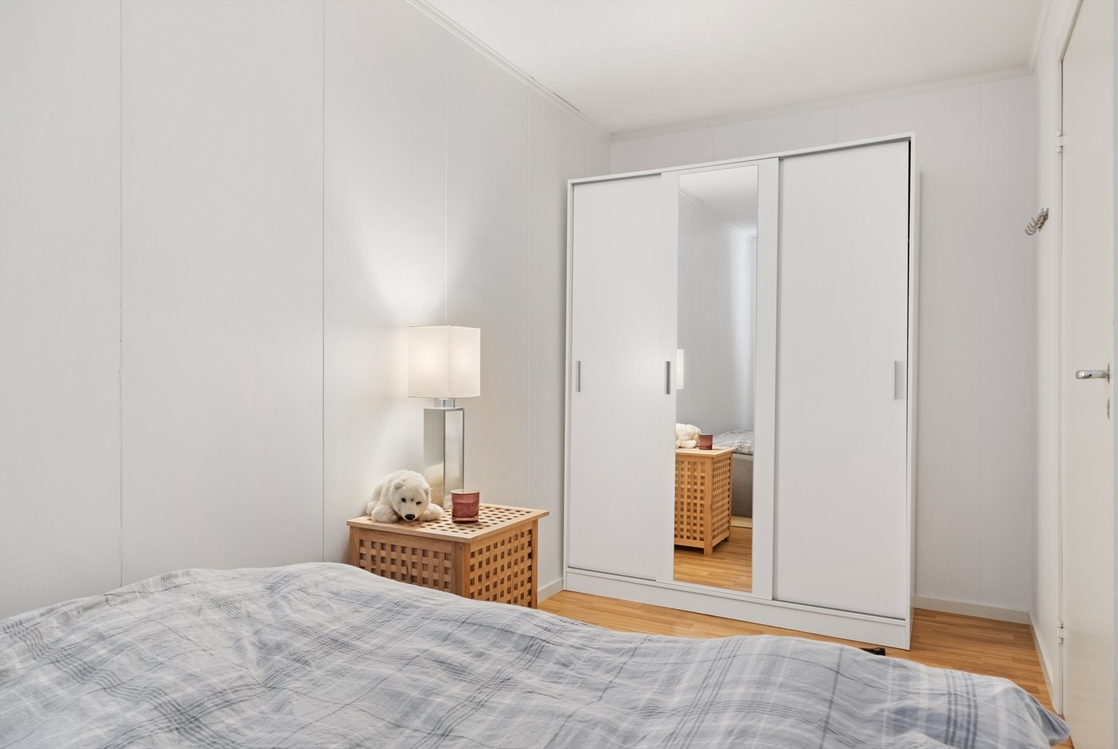 Soverom med garderobeløsning Galleribilde