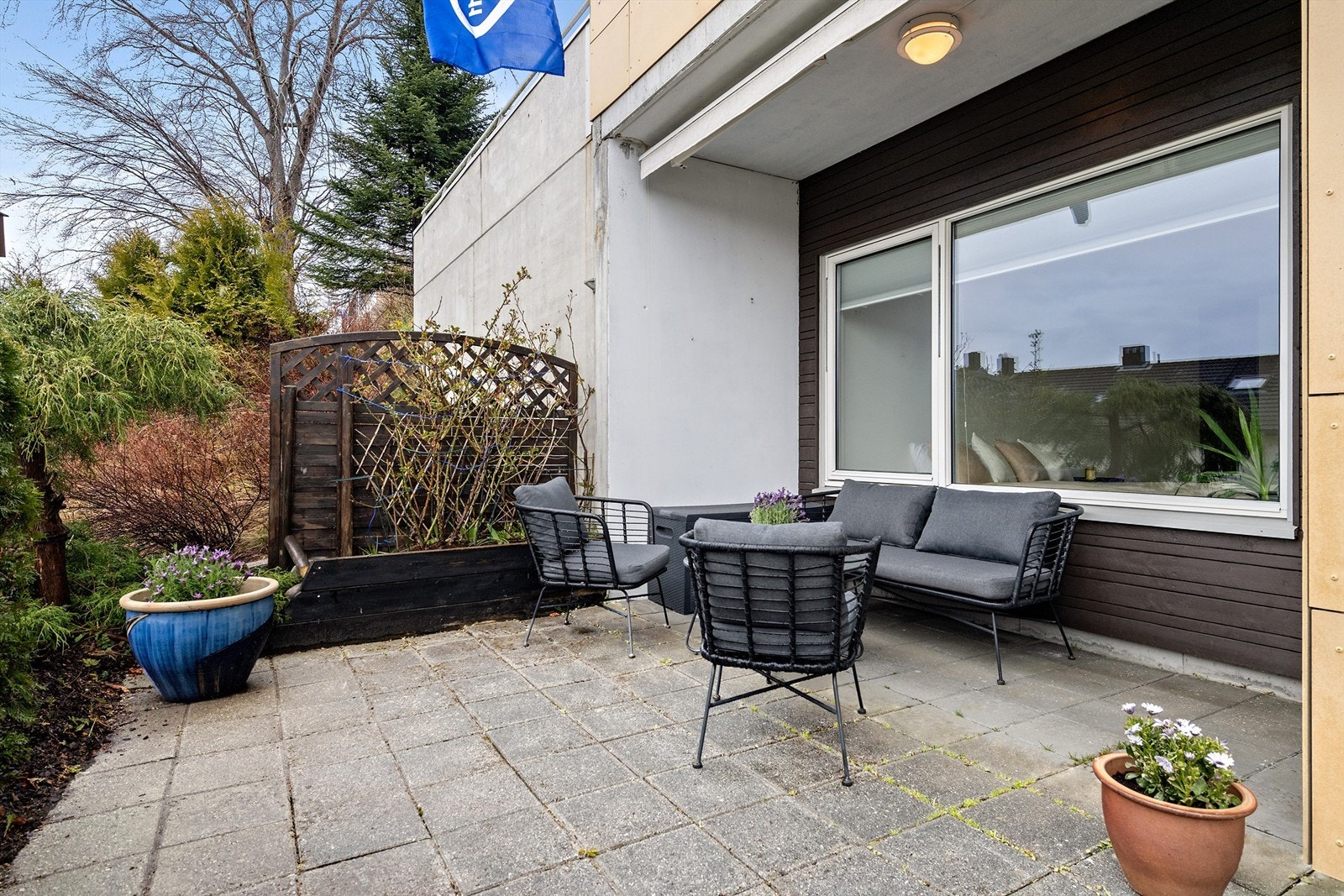 Delvis overbygd uteplass Galleribilde