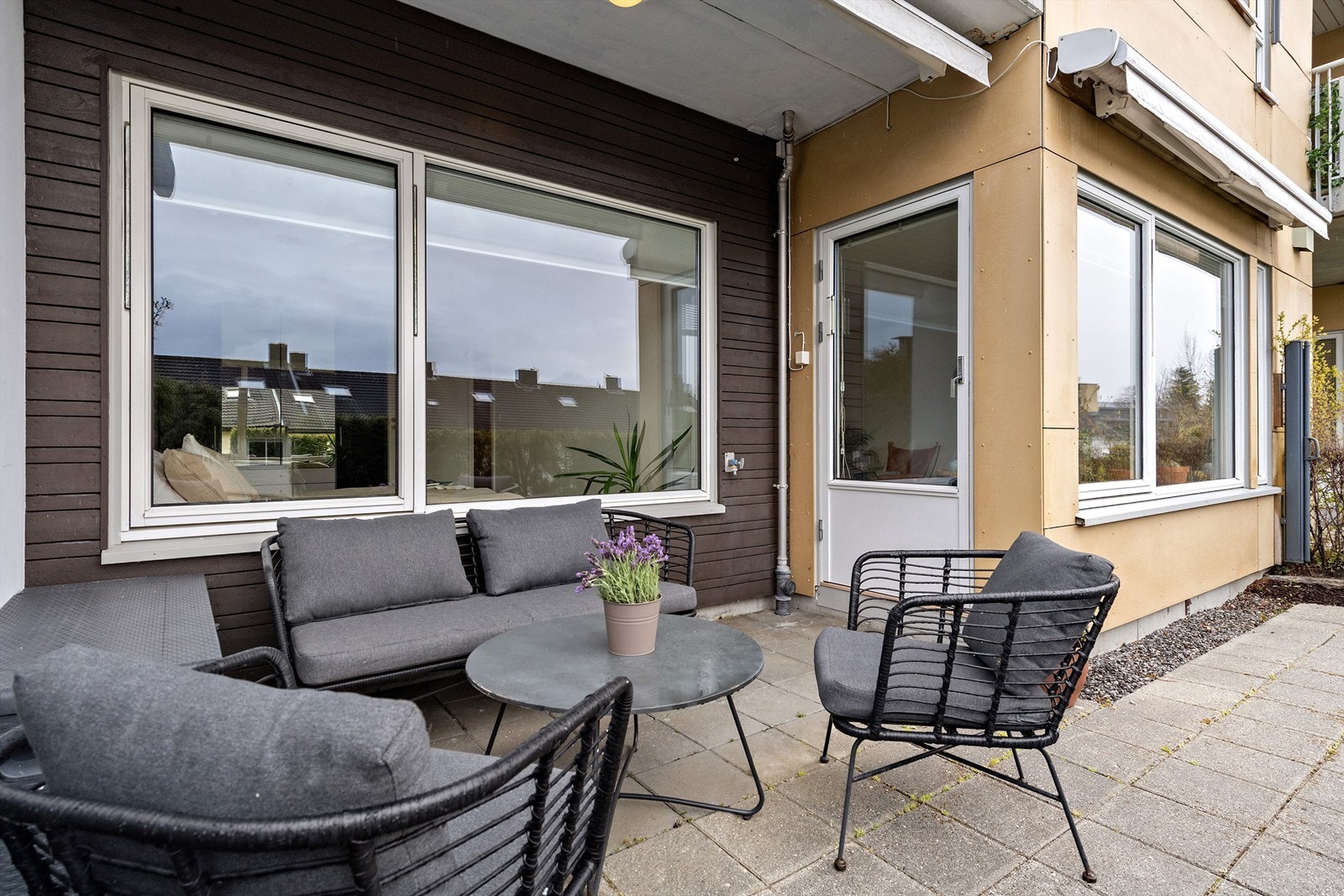 Uteplass belagt med betongheller Galleribilde