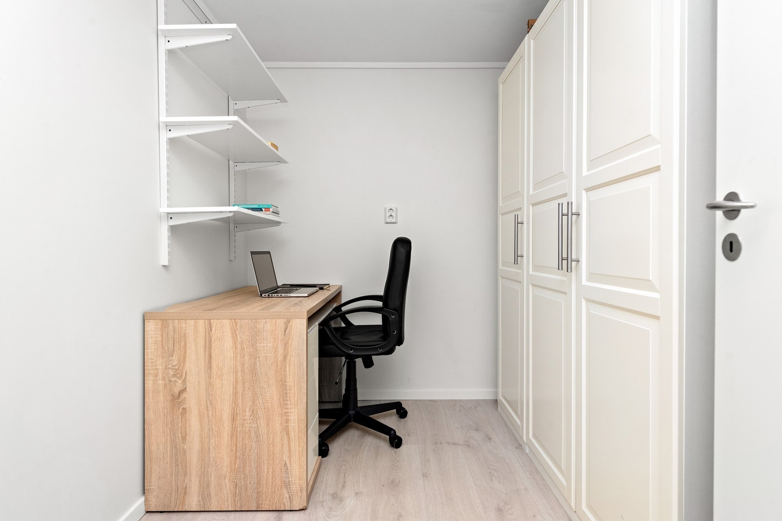 Bod (brukt som kontor). Galleribilde