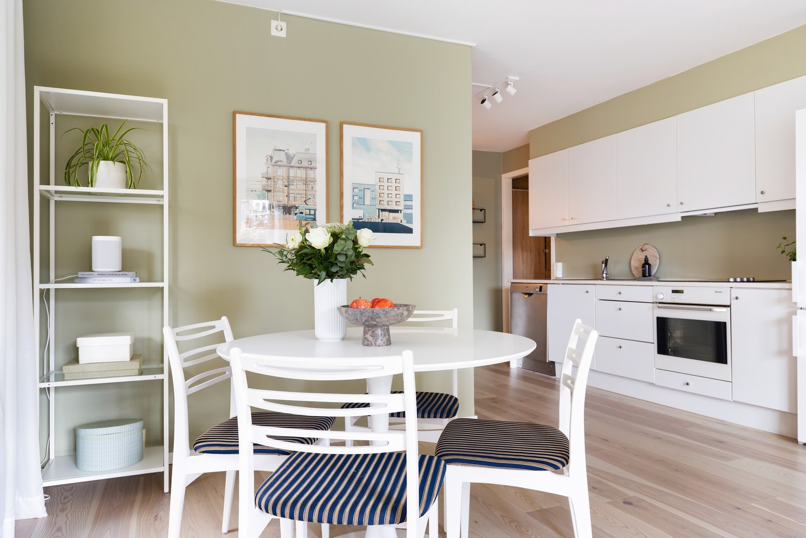 Har du spørsmål om boligen? Kontakt megler Christer Sebbah på tlf: 93 61 22 32 eller mail: cse@eie.no. Galleribilde