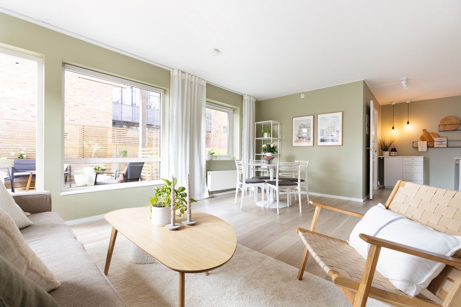 Det er i tillegg plass til spisebord hvor du kan invitere venner og familie til middag. Galleribilde