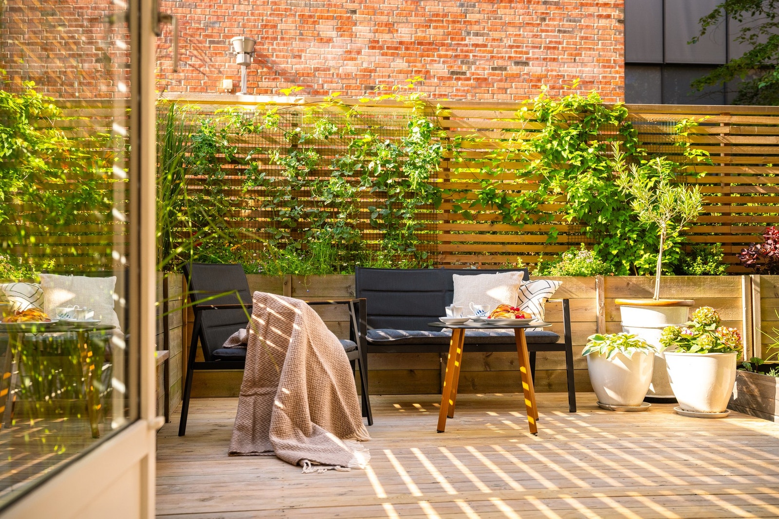 Her er alt lagt til rette for å kunne nyte deilige sommerdager og sene sommerkvelder. Galleribilde