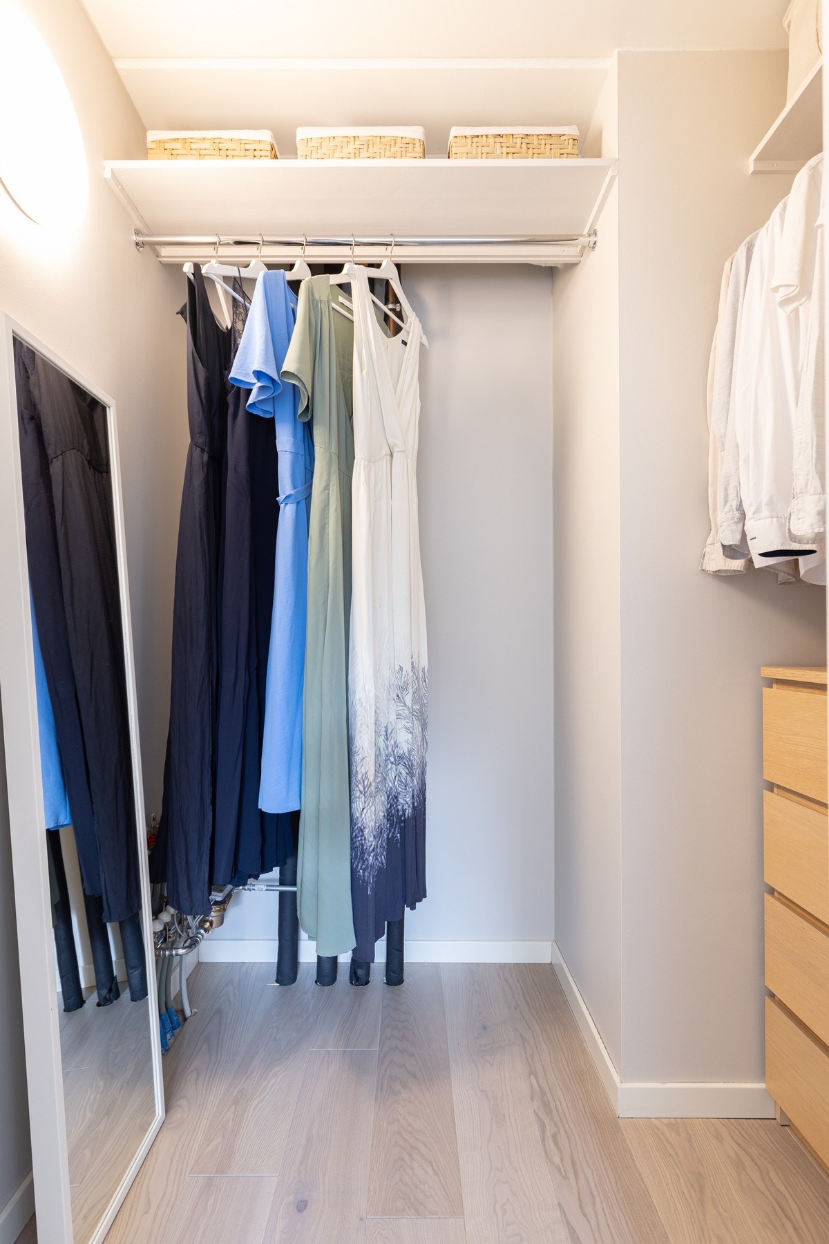 Her er det gode lagringsmuligheter for klær, sko og annet ønskelig. Galleribilde