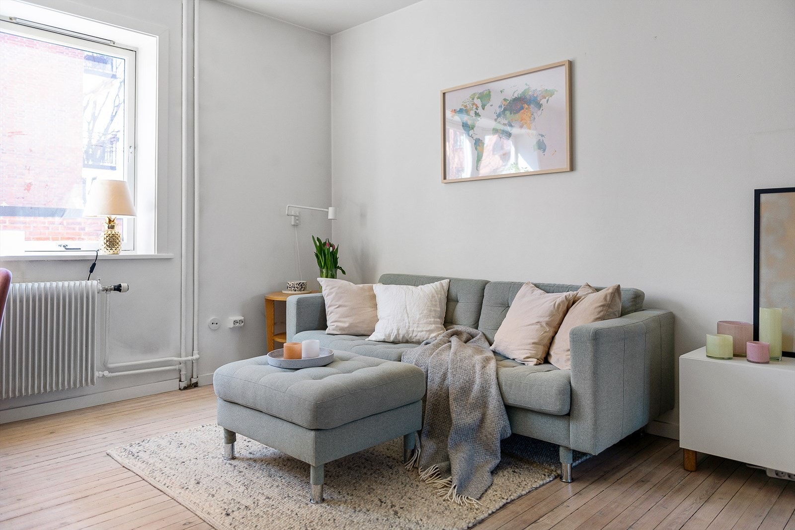 Leiligheten har originale tregulv i alle oppholdsrom. Galleribilde