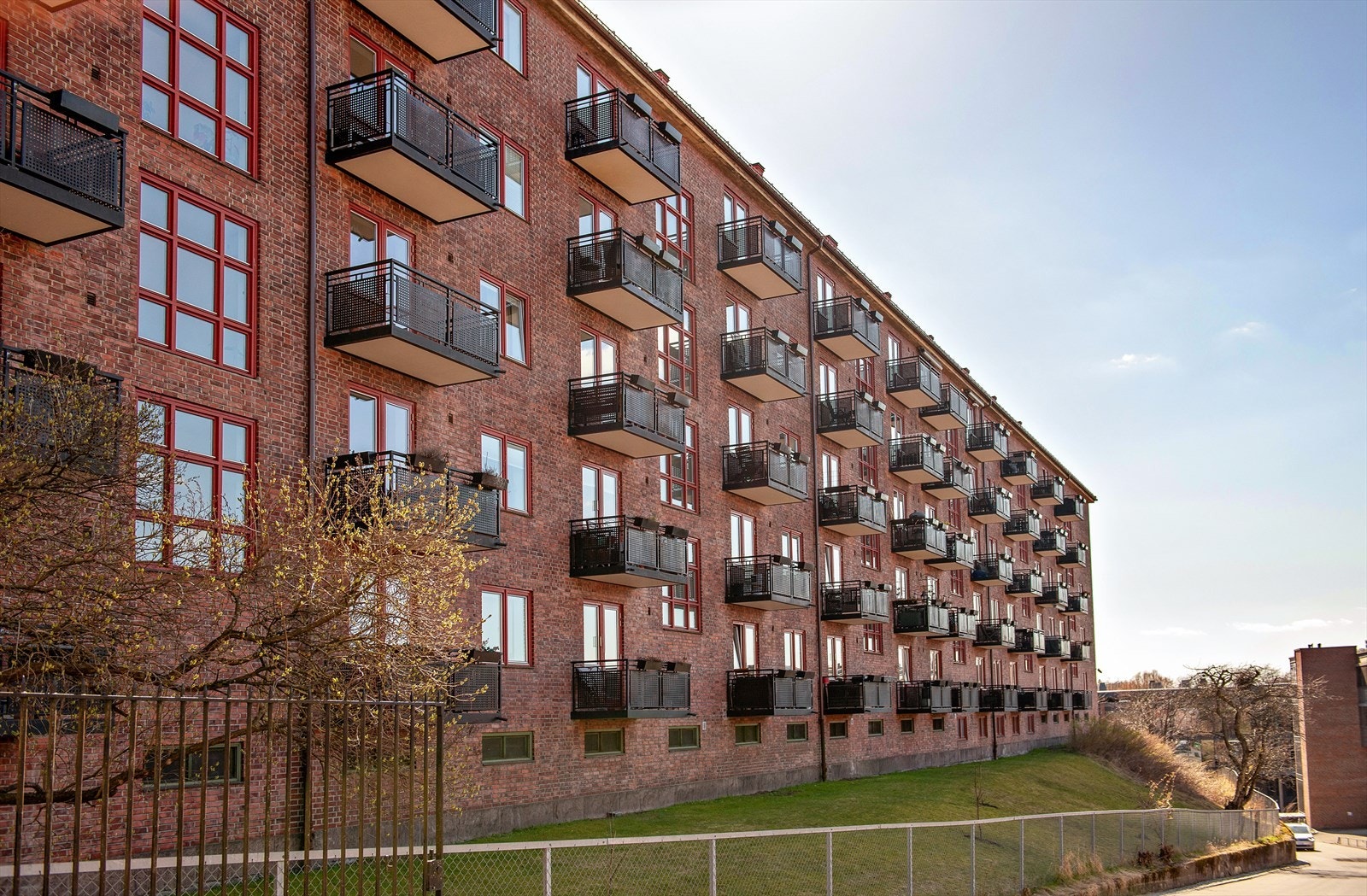 Fra leiligheten er det nærhet til alt av service- og transportmuligheter. Galleribilde