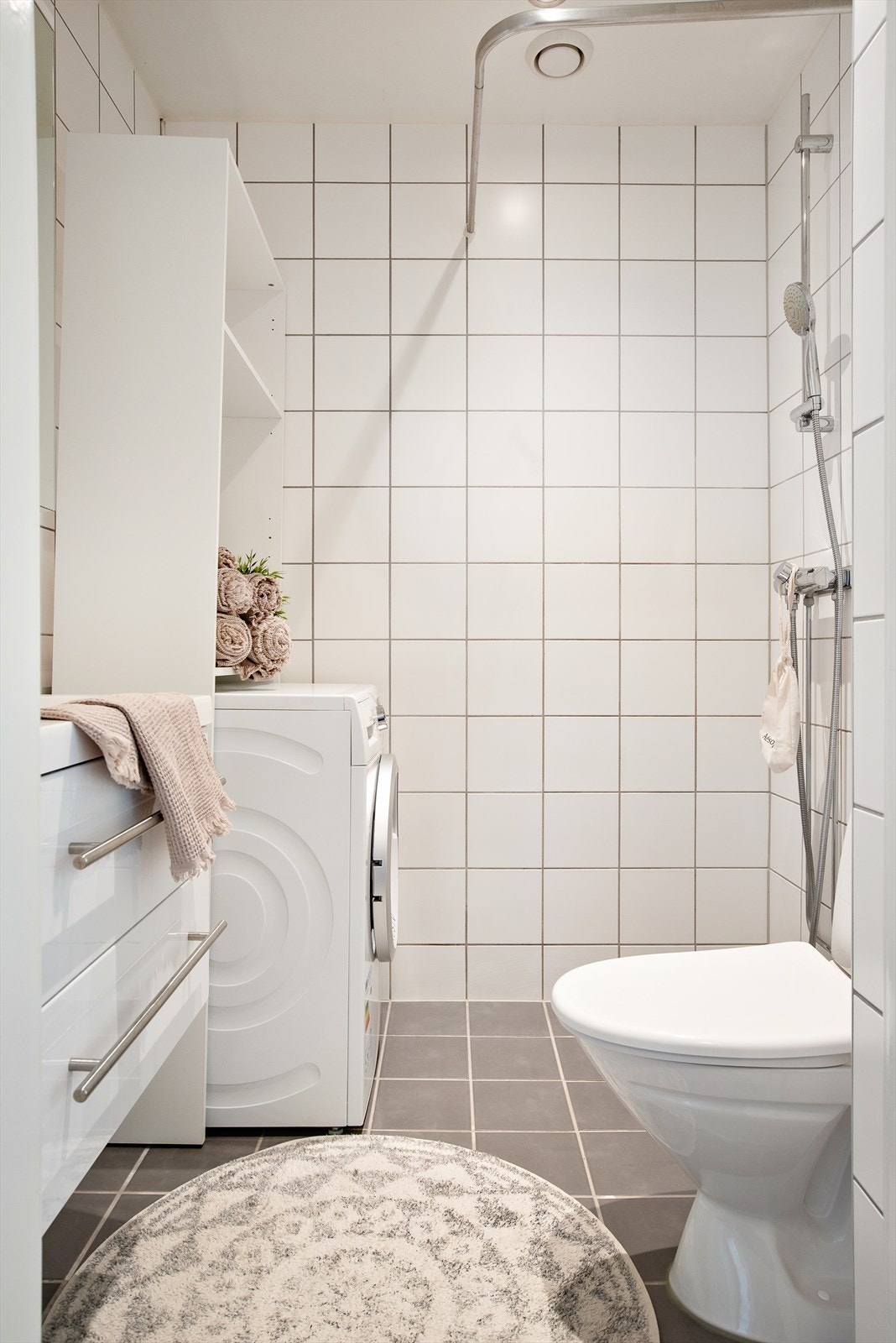 Stilrent, flislagt bad tatt i regi av borettslaget i 2004. Galleribilde