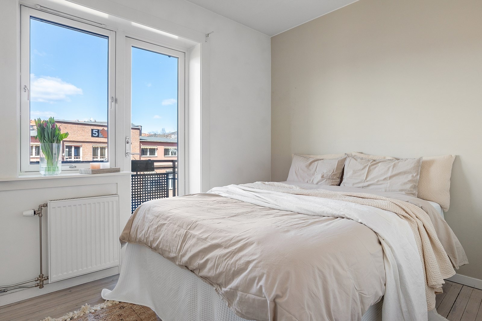 Soverommet vender ut mot rolig område. Galleribilde