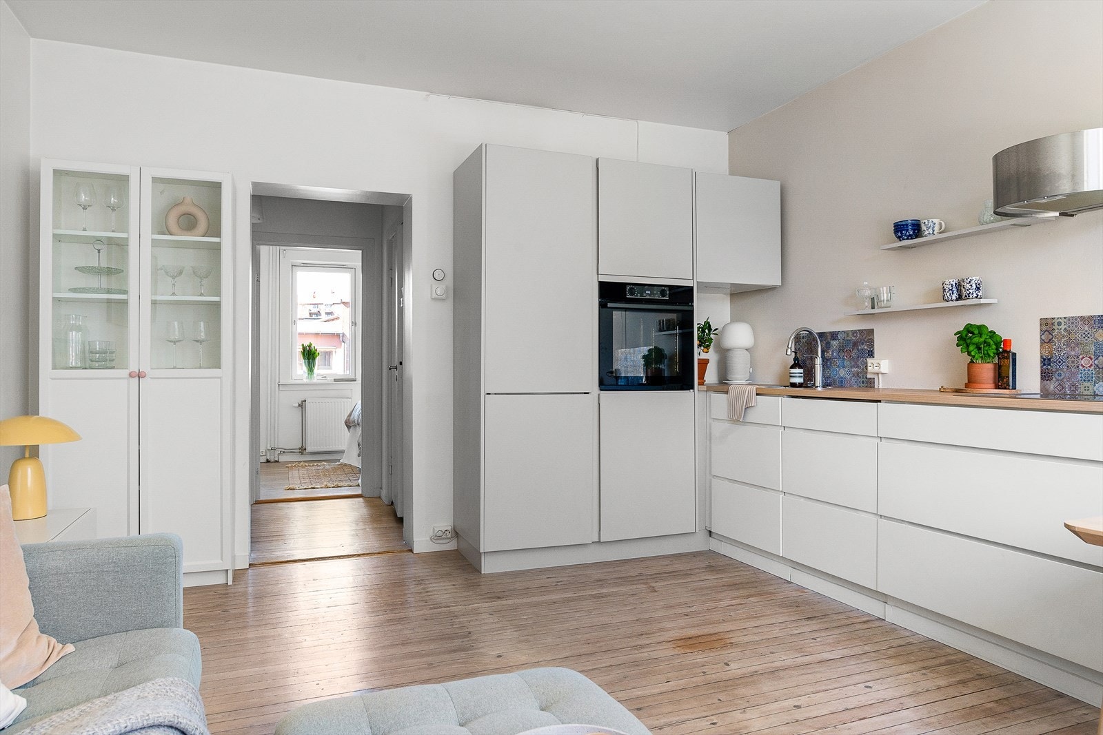 Lekkert og moderne kjøkken fra KVIK og IKEA (nytt i 2018/2019). Galleribilde