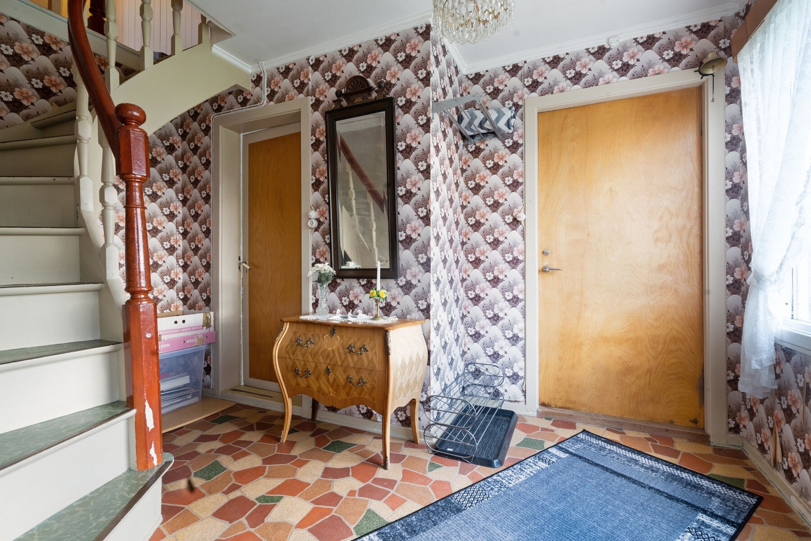 Hall/trapp til 2.etg. Galleribilde