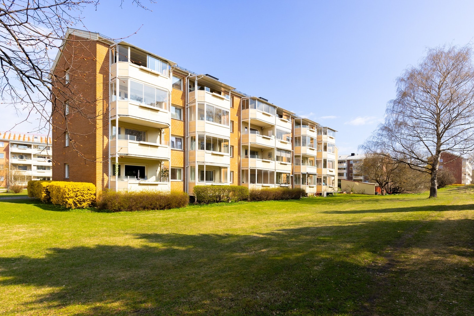 Borettslaget har store, flotte grøntområder. Galleribilde