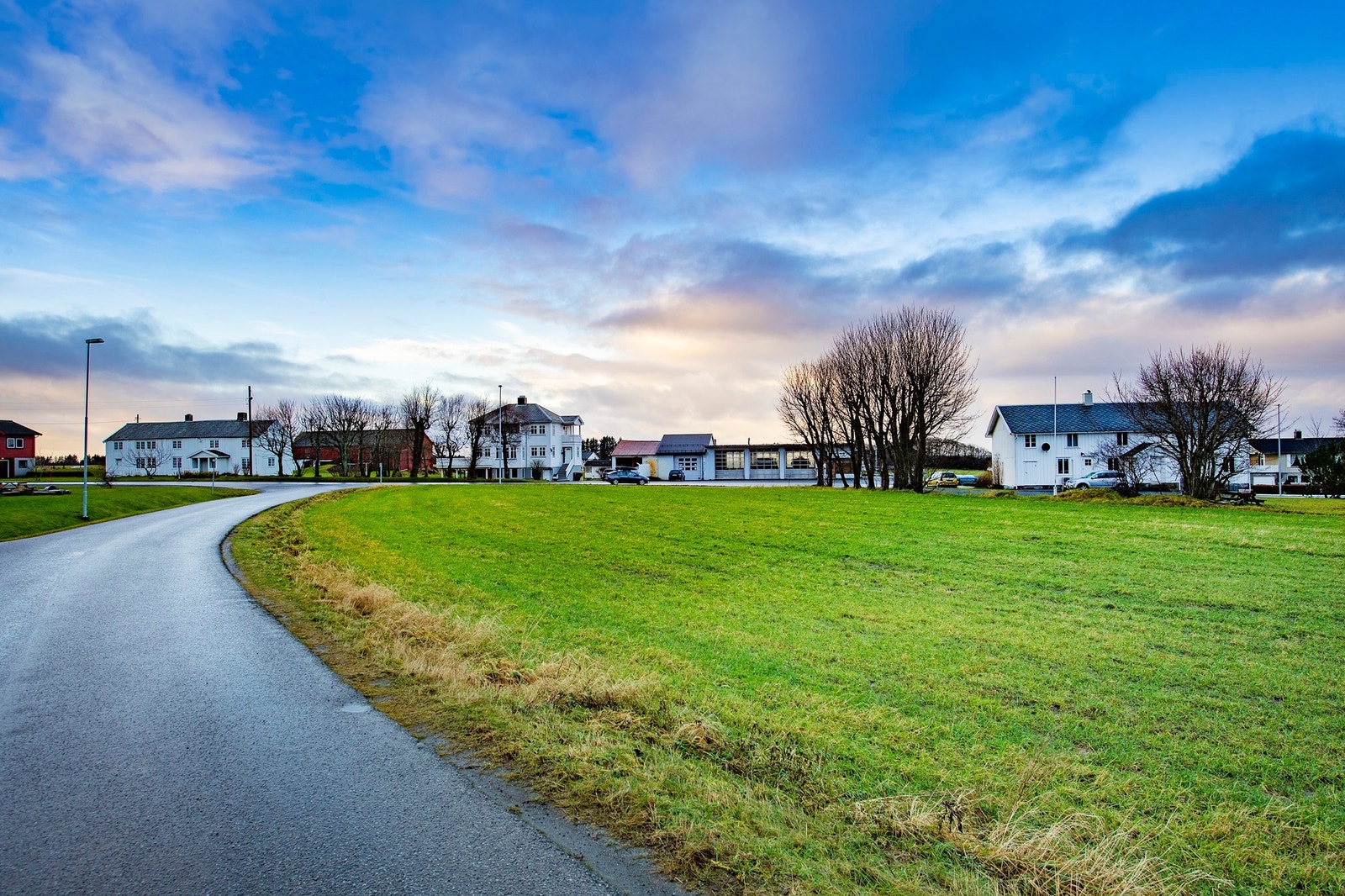 Bnr 91 er en råtomt som ligger med grense inntil kommunal veg og fylkesveg Galleribilde