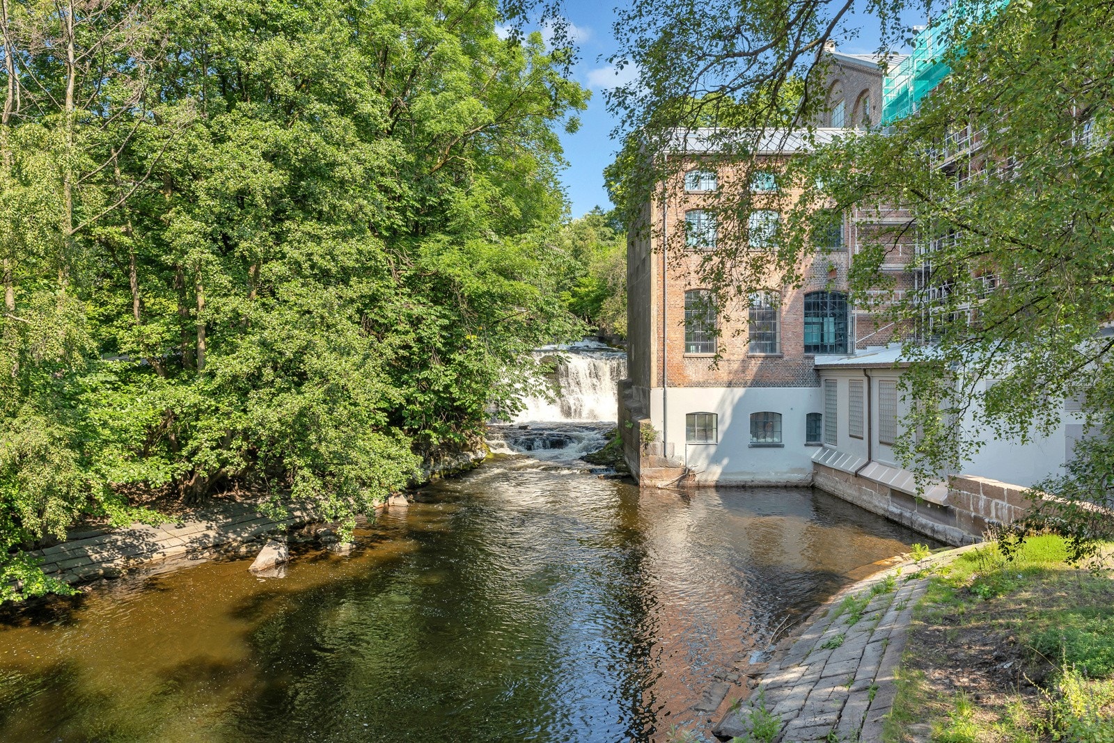 Flotte turstier langs Akerselva som går helt fra Maridalen til Sentrum, og er perfekt for tur- og rekreasjon Galleribilde