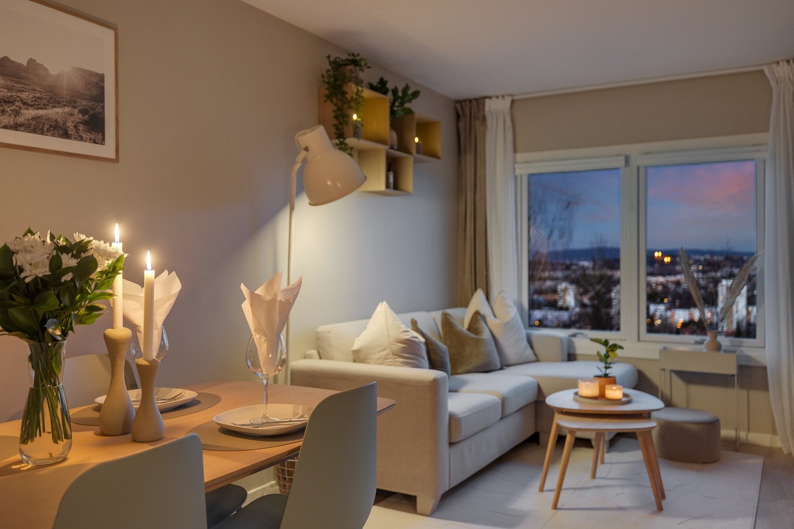 Stemningsfullt når mørket senker seg utenfor. Galleribilde