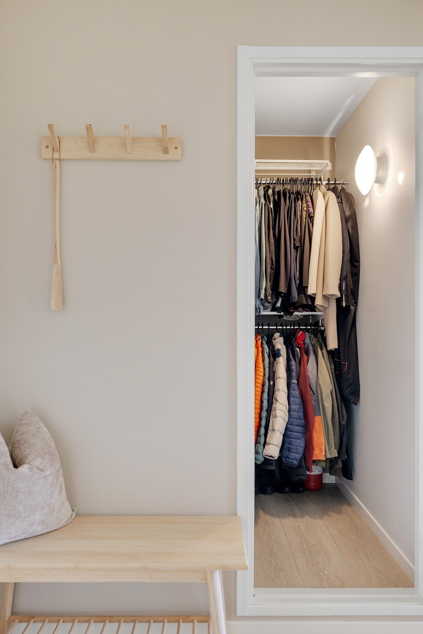 Praktisk, innvendig bod med mye lagringsplass. Galleribilde